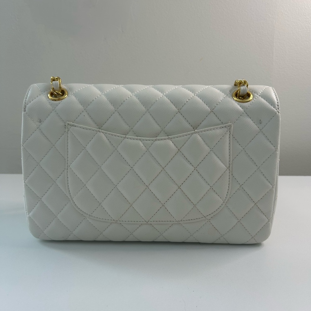 Chanel white Quilted Shoulder Bag with Gold Chain - Picture 4 of 8